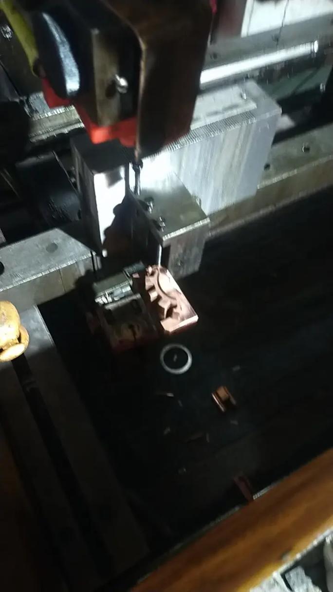 2025.05.01《劳动节》 数控电火花线切割加工技术在现代机械模具制造中的革新与展望